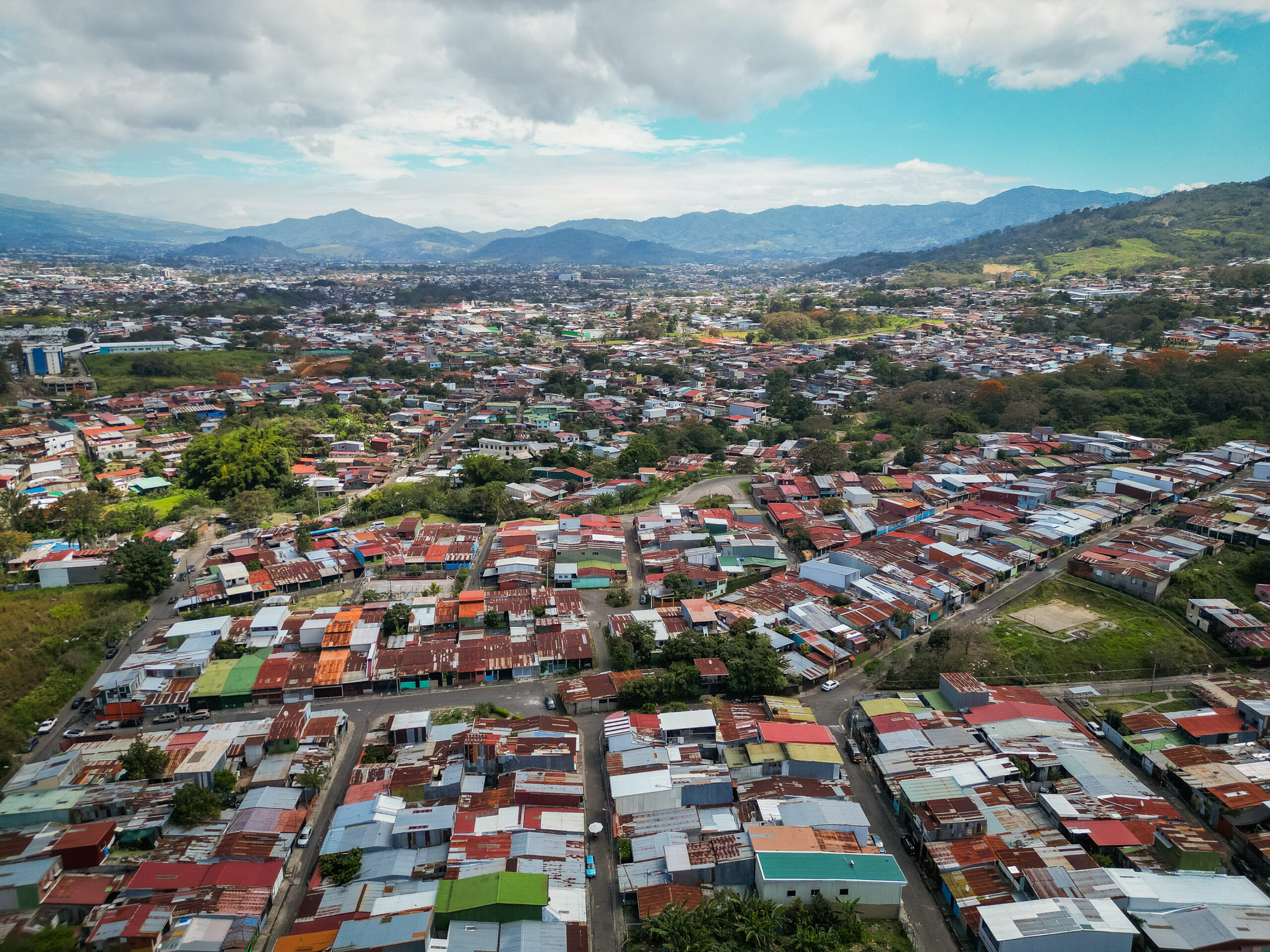 Aerial view of the city and mountains around San José